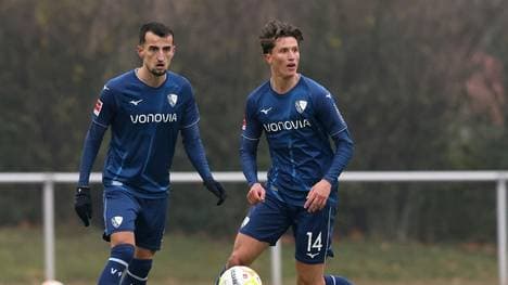 Tim Oermann (r.) bleibt bis 2026 bei Bochum