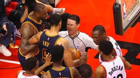 LeBron James und Co. haderten bei der Niederlage gegen die Raptors auch mit dem Schiedsrichter