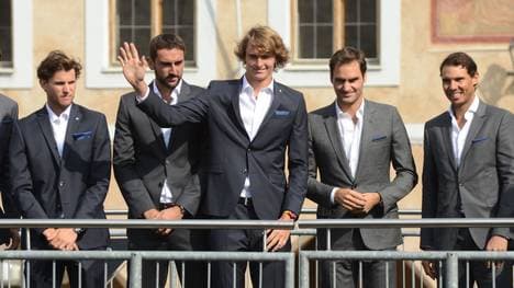 Alexander Zverev (Mitte) geht beim Laver Cup für das Team Europa an den Start