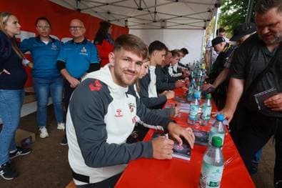 "Jeder Fußballer will nach Europa"