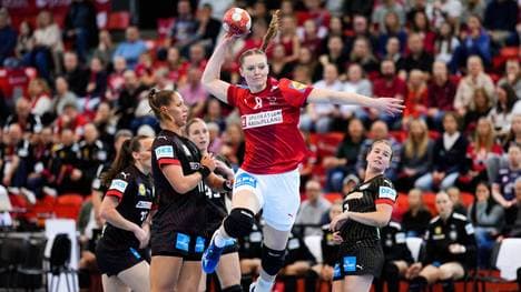 Dänemark (im Bild: Anne Mette Hansen) besiegte das DHB-Team klar