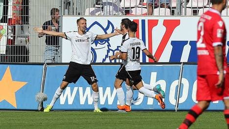 Florian Hübner (l.) entschied die Partie in Sandhausen mit dem siebten Tor der Partie