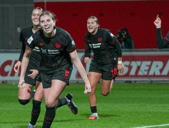 Stürmerin verlängert in Leverkusen