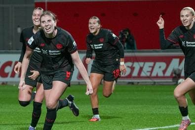 Stürmerin verlängert in Leverkusen