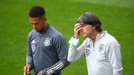 Thilo Kehrer erklärt die Anreise des DFB-Teams mit dem Flugzeug