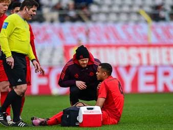 Tarek Buchmann hat sich erneut schwer verletzt, musste am Syndesmoseband operiert werden. Das Bayern-Talent erleidet damit nach seinem Comeback den nächsten Rückschlag in seiner von Verletzungen geprägten Karriere.