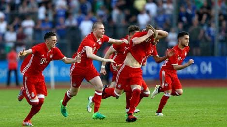 U19 FC Schalke 04 v U19 FC Bayern Muenchen - German Championship Semi Final