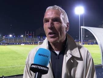Am Rande eines Besuchs bei RB Leipzigs Training in Südafrika äußert sich Kult-Trainer Ernst Middendorp zur Torwartdebatte rund um Manuel Neuer im DFB-Team.