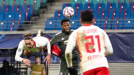 Timothy Fosu-Mensah (M.) war in der Champions League gegen RB Leipzig für Manchester United am Ball