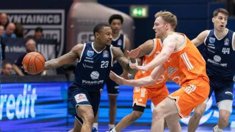 Charles Callison (MBC) gegen Lars Thiemann (Vechta)