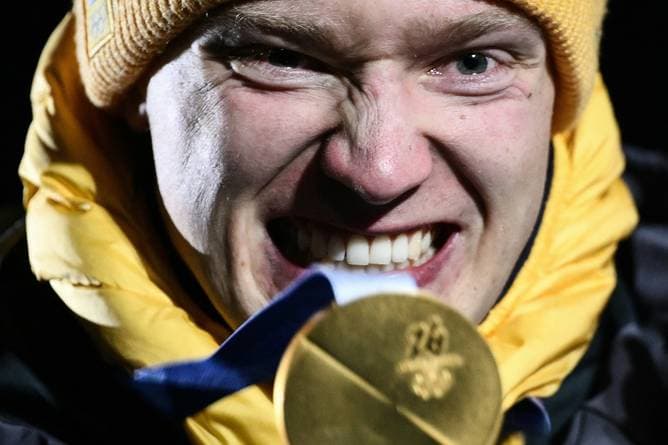 Gold-Rodler drückte den Kanzler weg