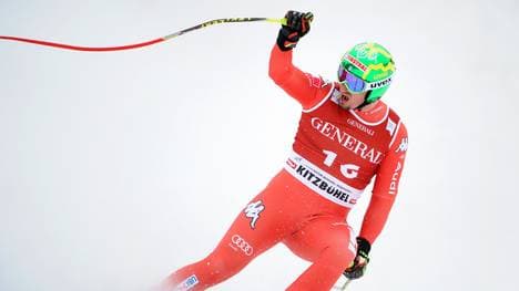 Dominik Paris feiert im Auslauf seinen Sieg im Super G