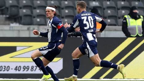 Fabian Reese (l.) kämpft mit Hertha um den Halbfinal-Einzug