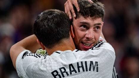 Können die Königlichen (im Bild: Federico Valverde) den Katalanen im Barcelona Real Madrid Tipp den Titel streitig machen? 