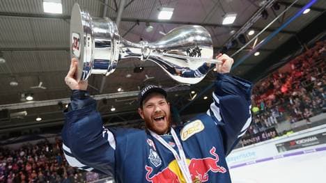 EHC Red Bull Muenchen v Eisbaeren Berlin - DEL Playoff Final Game 7 Danny aus den Birken feiert 2018 seinen dritten DEL-Titel mit EHC Red Bull München