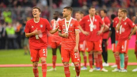 Lucas Hernández (r.) schließt sich PSG an