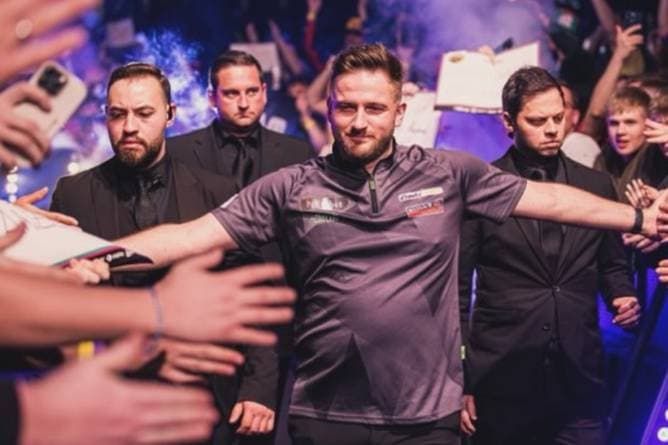 Dieser Deutsche eröffnet die Darts-WM 2026