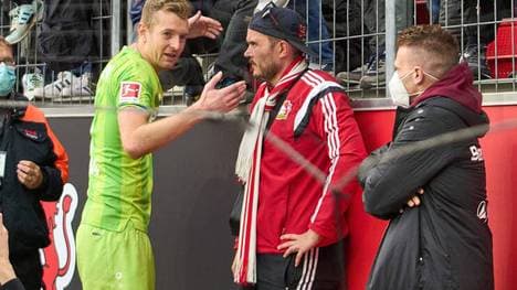 Lukas Hradecky von Bayer Leverkusen und die Fans der Werkself haben nach dem Debakel gegen den FC Bayern Redebedarf