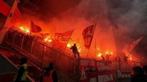 SC-Fans beim Spiel in Leverkusen im Dezember