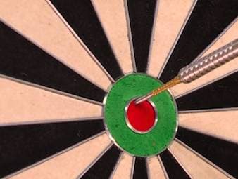 Ex-Weltmeister Rob Cross beendet sein erstes Match bei der Darts-WM 2026 mit einem Big-Fish-Finish! Der Engländer gewinnt souverän mit 3:0 gegen Cor Dekker.