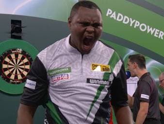 Der Kenianer David Munyua sorgt in der ersten Runde der Darts-WM 2026 für eine der größten Sensationen der WM-Geschichte. Er schlägt den Belgier Mike De Decker.