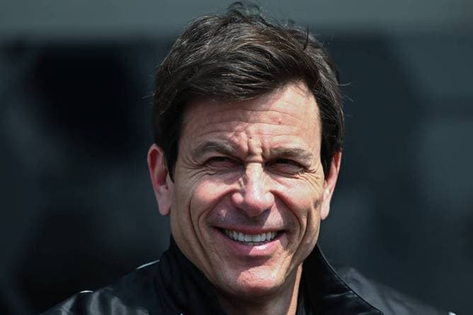 Wolff veräppelt Rekordsieger: "Müssen in Fahrschule"