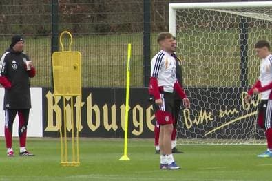 Kimmich frotzelt: "Serge, hör auf zu schummeln"