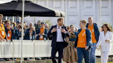 Prinz Harry und Frau Maghan auf dem Weg zum Abendempfang