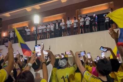 Fans in Ekstase! Kolumbianer heizen Mannschaft ein
