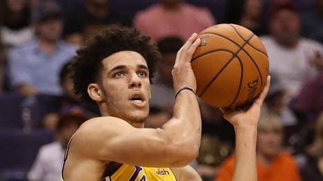 Lonzo Ball von den Los Angeles Lakers ist der jüngste Spieler in der NBA-Historie mit einem Triple-Double