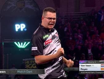 Gian van Veen gewinnt sein erstes Spiel bei der WM 2026 gegen Cristo Reyes. Es ist sein erster Sieg überhaupt bei einer Weltmeisterschaft. Startet er nun im Ally Pally durch?