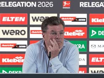 Vor dem Relegationsspiel gegen den SC Paderborn legt Dieter Hecking einen unterhaltsamen PK-Auftritt hin.