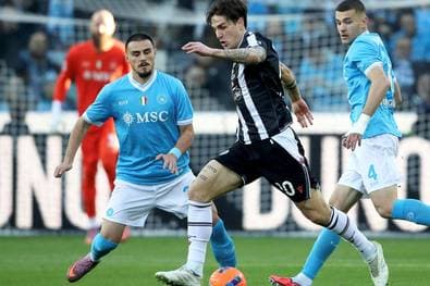 Neapel verpasst Sprung an die Spitze