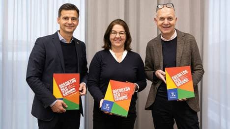 Bernd Neuendorf (r.) und Co. hoffen auf den Zuschlag