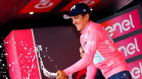 Richard Carapaz fährt beim Giro d'Italia weiter im Rosa Trikot