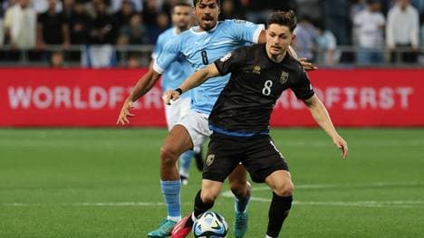 Florent Muslija (vorne) spielt ab sofort für Freiburg