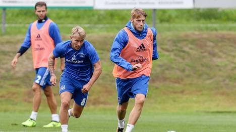 Lewis Holtby (M.) und Aaron Hunt zählen zu den Besserverdienern beim Hamburger SV