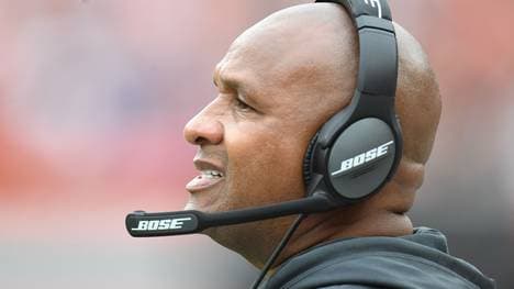 Der erste Trainerrauswurf in dieser NFL-Saison Hue Jackson wurde in Woche acht in Cleveland entlassen