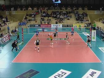 Der VC Wiesbaden wollte vor heimischem Publikum den ersten Saisonsieg feiern. Gegner Straubing präsentierte sich dabei im wahrsten Wortsinne als Stolperfalle.