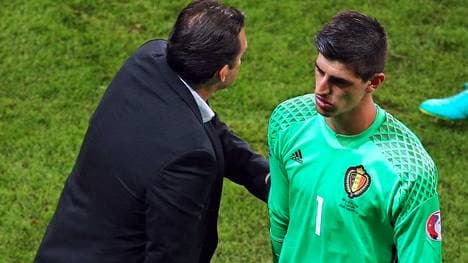 Thibaut Courtois (r.) ging nach dem EM-Aus von Belgien auf Marc Wilmots los