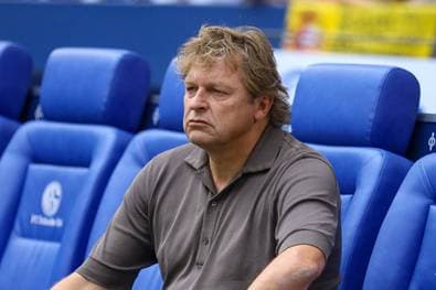 Schalke-Manager verkündet Deal im Doppelpass