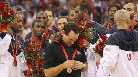Mike Krzyzewski nach dem Gold-Gewinn mit Team USA bei Olympia 2008 in Peking