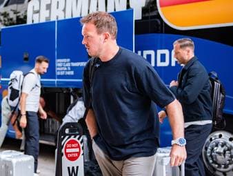 Vor dem Auftaktspiel der deutschen Nationalmannschaft gegen Curacao sorgten Jürgen Klopp und Thomas Müller mit ihren Aussagen über Julian Nagelsmann für Gesprächsstoff. SPORT1-Reporter Manfred Sedlbauer berichtet live aus Houston, wie der Bundestrainer die Aussagen der WM-Experten aufgefasst hat.