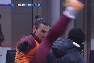 Kung Fu Stretching! Zlatan mit irrem Aufwärm-Kick