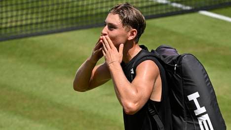 Justin Engel  verabschiedete sich vom Stuttgarter Publikum mit Handkuss