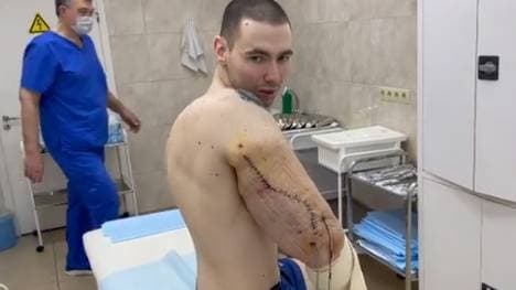 Im Krankenhaus muss Tereshin mehrere Operationen über sich ergehen lassen