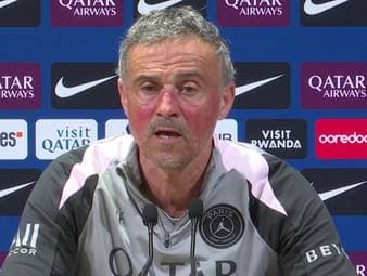 Das Spitzenspiel zwischen PSG und RC Lens wurde verlegt, damit die Pariser mehr Erholung vor dem Champions-League-Duell gegen den FC Liverpool haben. Trainer Luis Enrique reagiert nun auf die Kritik und erklärt seine Sichtweise zu der Entscheidung.