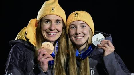 Jacqueline Pfeifer und Susanne Kreher jubeln in Cortina
