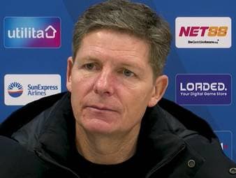 Crystal Palace ist seit elf Pflichtspielen sieglos. Die Fans reagieren darauf mit Pfiffen gegen die eigene Mannschaft, wofür Cheftrainer Oliver Glasner wenig Verständnis zeigt.