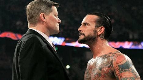 John Laurinaitis (l.) galt nicht nur vor der WWE-Kamera als Gegenspieler von CM Punk